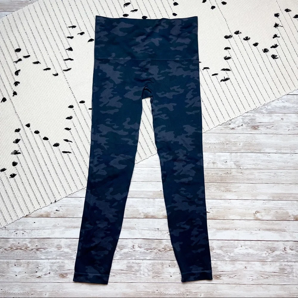 SPANX Look At Me Now Seamless Legging Shapewear Camo Size Medium NWOT - Picture 3 of 8